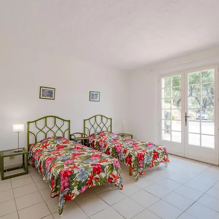 בית נופש Mas Des Chenes By Interhome גרימו