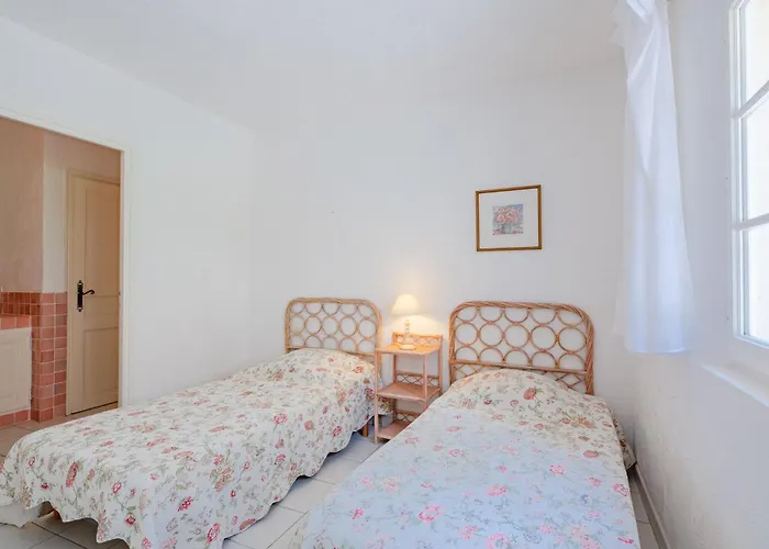 別荘 Mas Des Chenes By Interhome