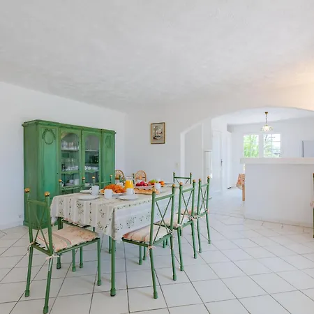 Mas Des Chenes By Interhome